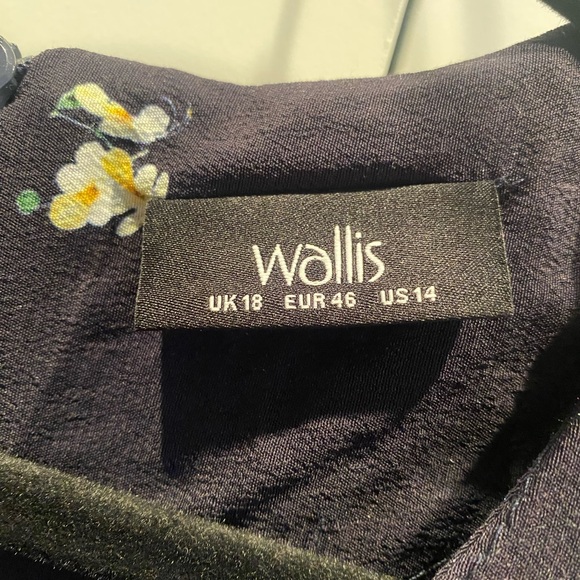 Wallis Floral Dress - Picture 4 of 4